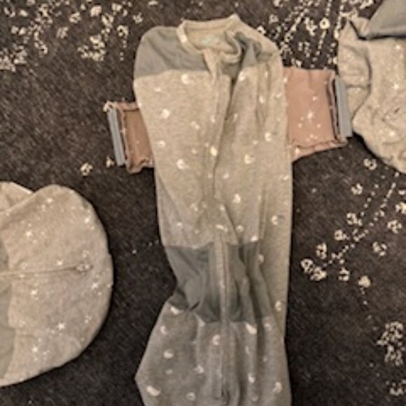 Happiest Baby SNOO Sleep Sacks, Grey (M) and White (S) - Picture 6 of 6